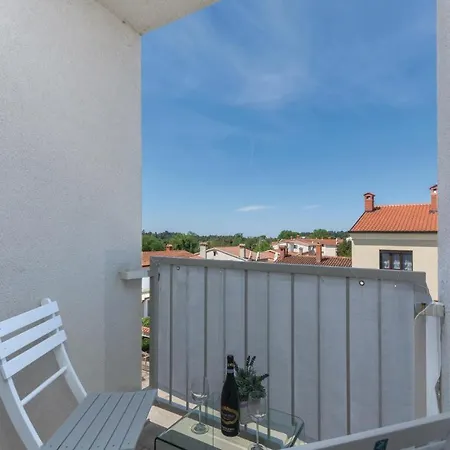 Apartment 1 Bedroom Lovely In *