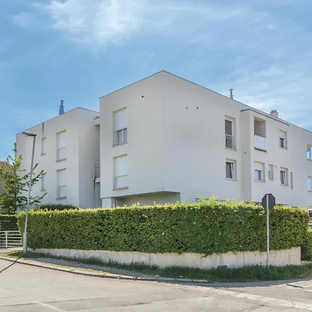 Apartment 1 Bedroom Lovely In